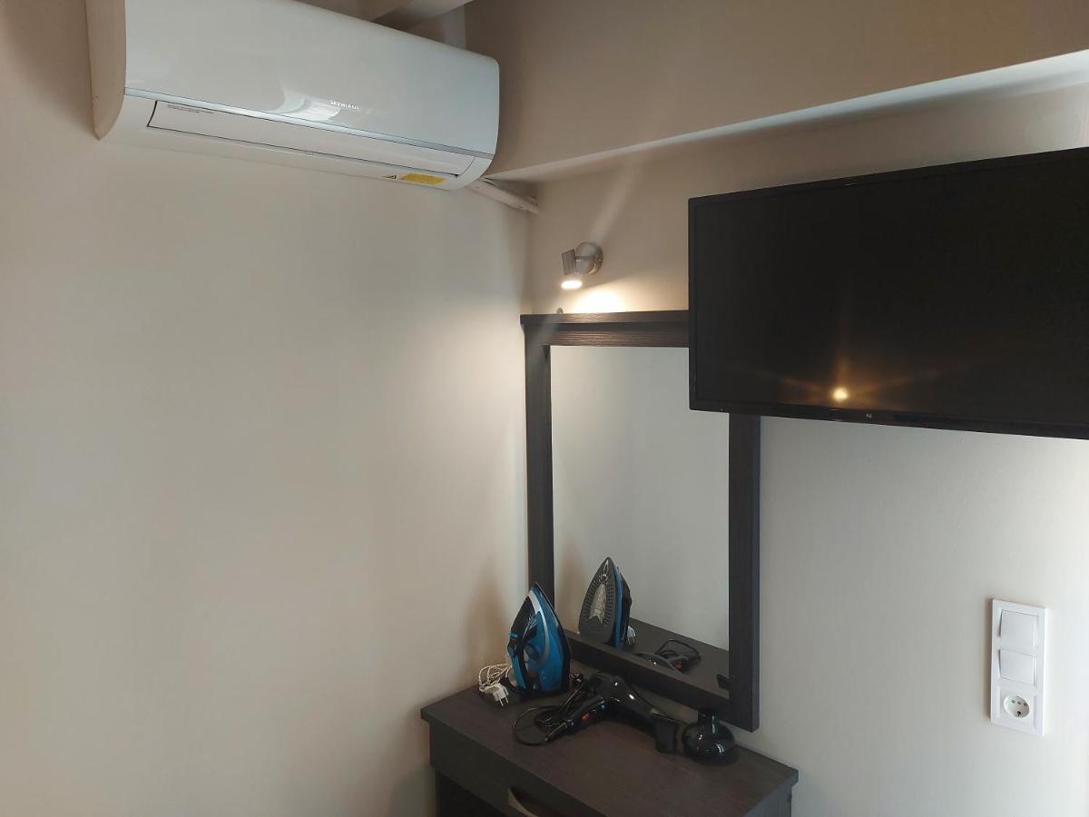 Hotel Banbus Loutra Edipsou  Extérieur photo