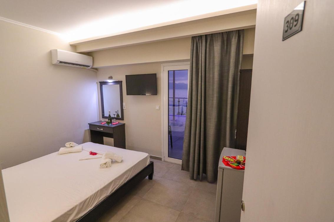 Hotel Banbus Loutra Edipsou  Extérieur photo
