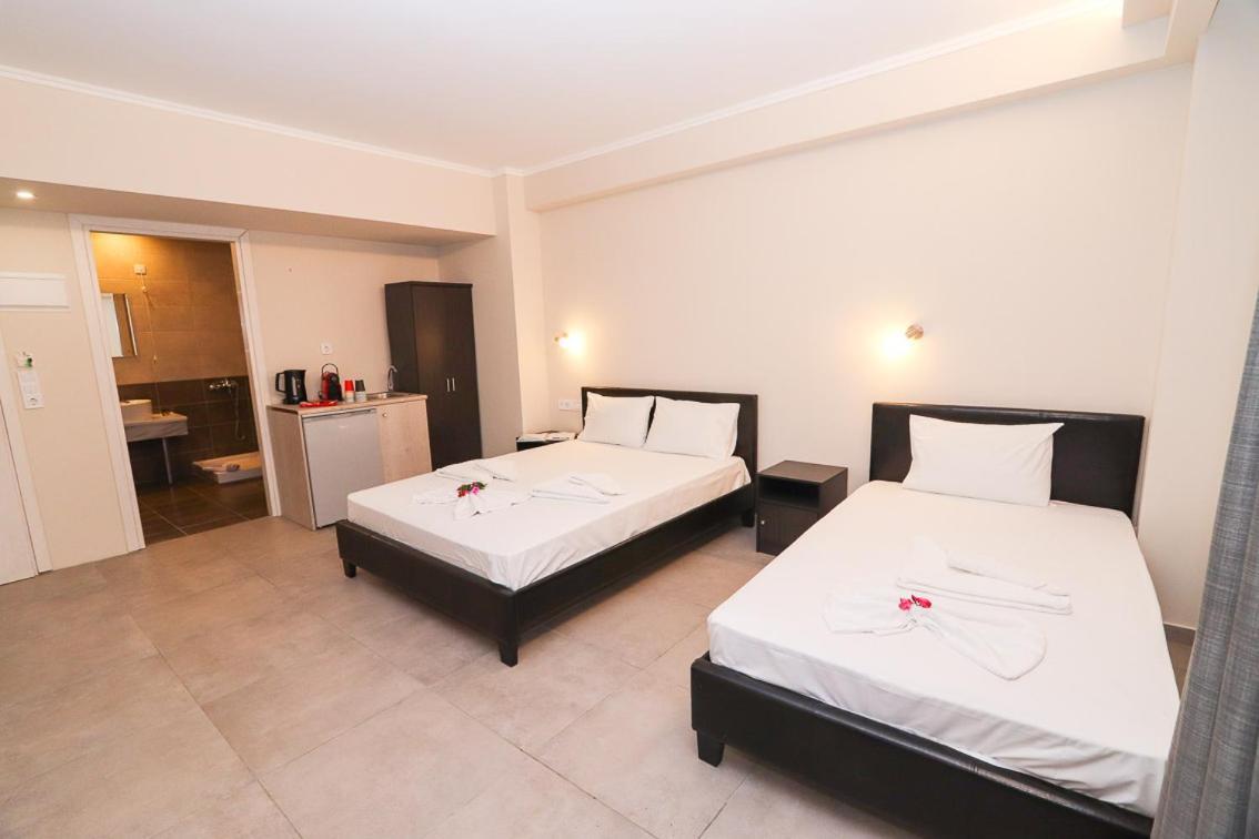 Hotel Banbus Loutra Edipsou  Extérieur photo